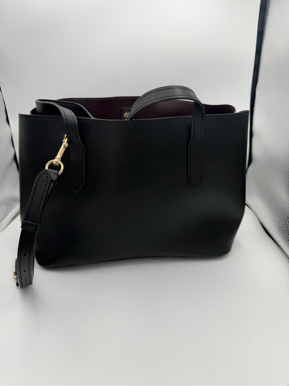 Coach Black Leather Shoulder Bag with Crossbody Strap Gold Logo - Picture 2 of 6
